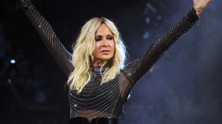 Η σκληρή γυμναστικής της Άννας Βίσση: &quot;Βραδινή βάρδια&quot; στο γυμναστήριο με βάρη, κοιλιακούς και σκουότ