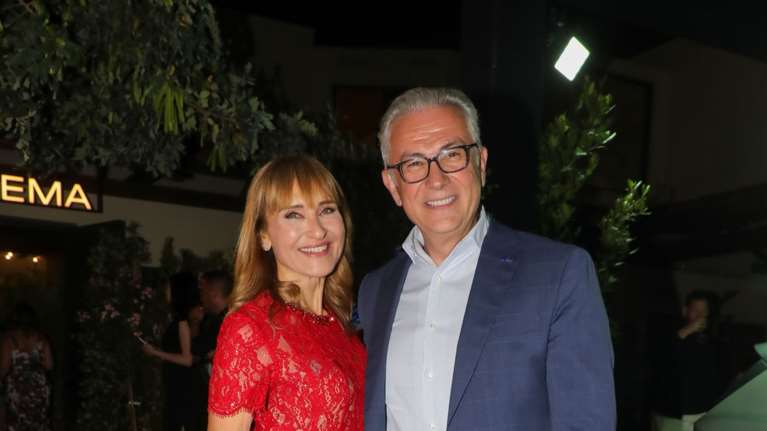 Η Μάρα Ζαχαρέα με μπικίνι σε παραλία της Πάρου - &quot;Τελευταίο μπάνιο για φέτος&quot;