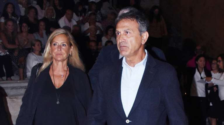 Ο Γιώργος Νταλάρας σε χαλαρή διάθεση στη Σύρο - Η φωτογραφία που ανέβασε