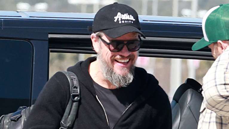 Χαμογελαστός επέστρεψε στην Καλαμάτα ο Ματ Ντέιμον για την ταινία "Οδύσσεια"- Τα γυρίσματα πάνε πολύ καλά"