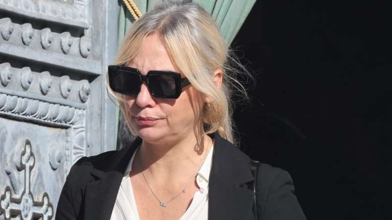 Στην Επιθεώρηση Εργασίας η Λίνα Σακκά για τη διαμάχη με τον πρώην υπάλληλό της: "Ο άνθρωπος θέλει λεφτά"