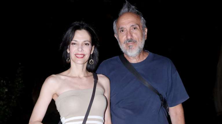Μαριλίτα Λαμπροπούλου: Σε σπάνια εμφάνιση με τον σύντροφό της - Η c-throu μπλούζα που τράβηξε τα βλέμματα [εικόνες]