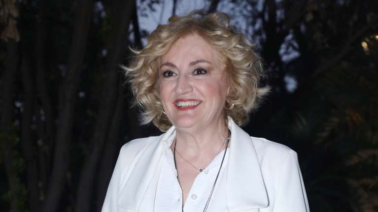 Υρώ Μανέ: Σπάνια φωτό με τον σύζυγό της - Και οι δύο ντυμένοι στα λευκά