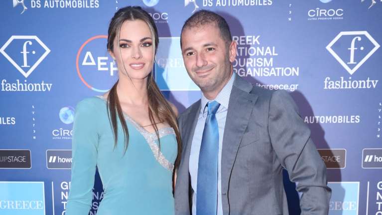 Σίσσυ Μελισσανίδη: Με μακρυμάνικο one shoulder φόρεμα στην πρώτη εμφάνιση μετά τον γάμο της