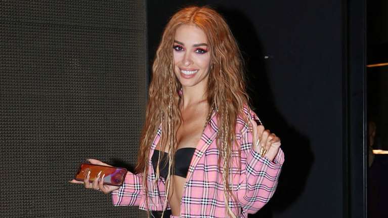 Ελένη Φουρέιρα: Με μαγιό στην πισίνα της μετά τις φήμες περί εγκυμοσύνης [εικόνα]