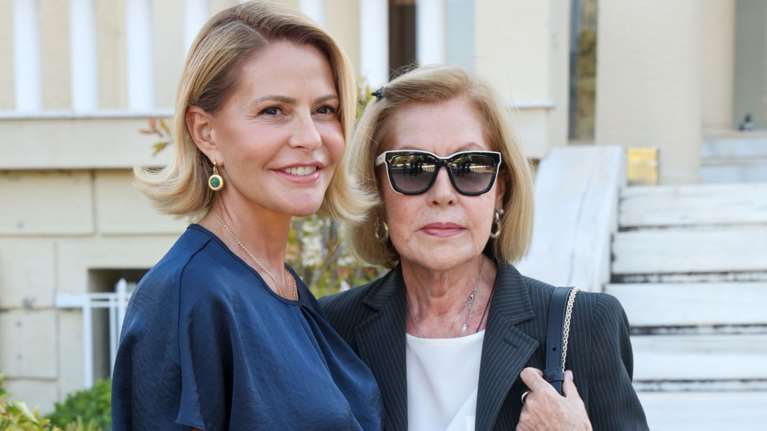 Τζένη Μπαλατσινού: Σε fashion show με τη μητέρα της, Σόνια - Δίπλα της και η Αλεξάνδρα Κωστοπούλου