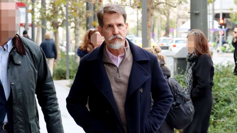 Παύλος Ντε Γκρες: Αγκαλιά με τη Μαρί Σαντάλ και τους γιους του - Η οικογενειακή στιγμή τους [Εικόνα]