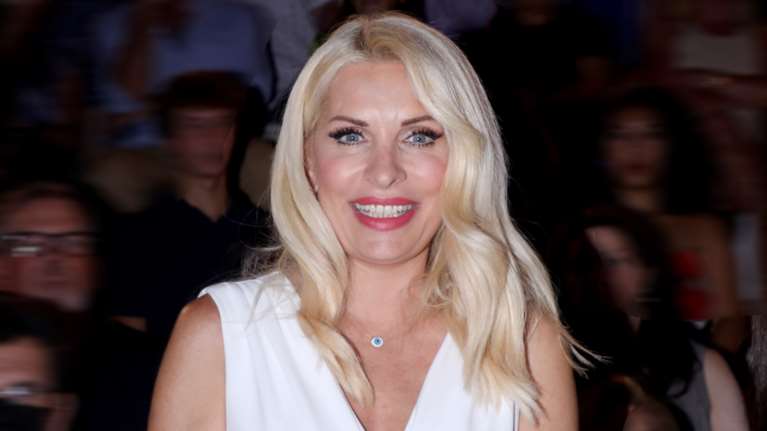 Ελένη Μενεγάκη: Ανέβασε φωτό με τον Ματέο Παντζόπουλο - Πίνουν καφέ στην αυλή τους [εικόνες]