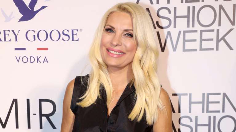 Ελένη Μενεγάκη - Άγγελος Λάτσιος: Μαμά και γιος με total black - Η σπάνια βραδινή εμφάνιση