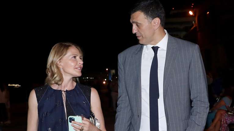 Σπανιο κλικ: Ο Βασίλης Κικίλιας ποζάρει με τον 18 μηνών γιο του και τον πατέρα του