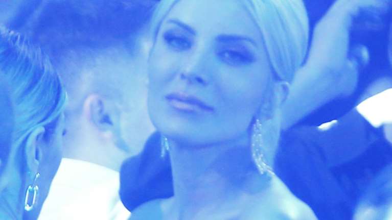 Κατερίνα Καινούργιου: Εντυπωσιακή, σε έξοδό της στα μπουζούκια με φίλο της [εικόνες]