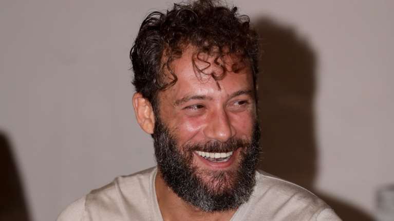 Αντίνοος Αλμπάνης: Γυναίκα αρνήθηκε να μπει μαζί του στο ίδιο ασανσέρ - Η viral ανάρτηση του ηθοποιού και τα σχόλια