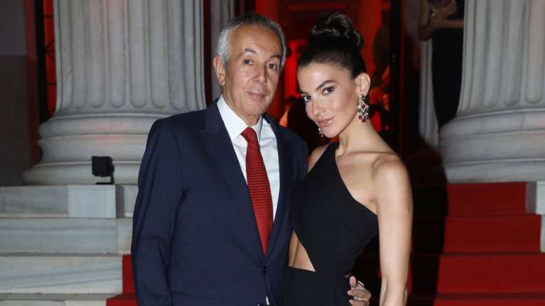 Δήμητρα Κούστα: Με γαλάζια δημιουργία στο κέντρο της πόλης