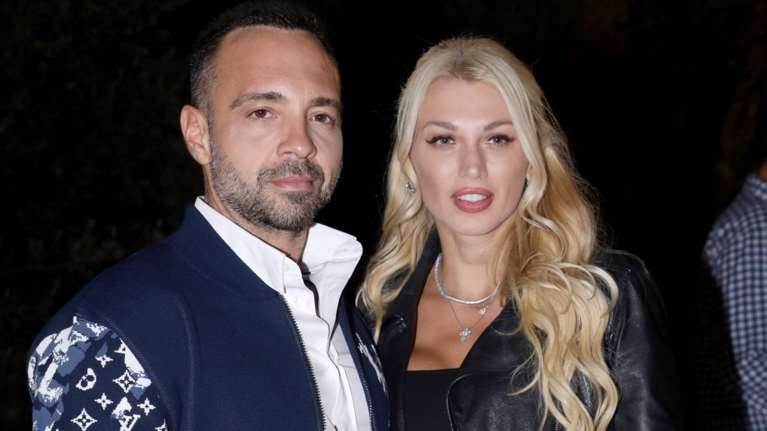 Κωνσταντίνα Σπυροπούλου - Βασίλης Σταθοκωστόπουλος: Η ροκ εμφάνιση στο Ηρώδειο με Chanel και Louis Vuitton