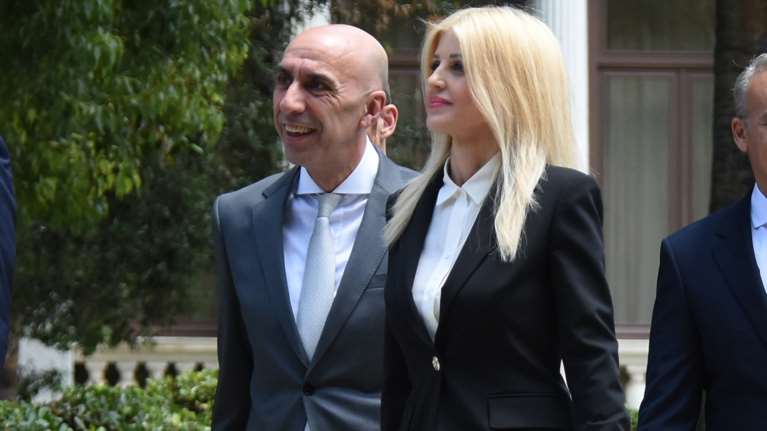 Έλενα Ράπτη: Η αντίδρασή της όταν ρωτήθηκε για τον γάμο της με τον Γιάννη Μπρατάκο [βίντεο]