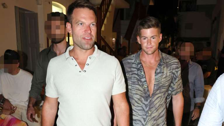 Αυγή: Επίθεση σε Κασσελάκη από τον πρώην διευθυντή Άγγελο Τσέκερη με φωτογραφία από τη Μύκονο - &quot;Οι εμπαιγμοί συνεχίζονται&quot;