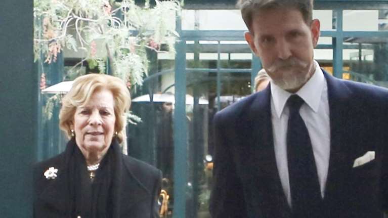 Ο Παύλος Ντε Γκρες σε βραδιά Τέχνης με τη μητέρα του, Άννα Μαρία στην Παλαιά Βουλή [εικόνες]