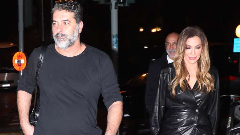 Αχώριστοι πλέον Δέσποινα Βανδή και Βασίλης Μπισμπίκης: Δίπλα της στο J2US ο ηθοποιός [Βίντεο]