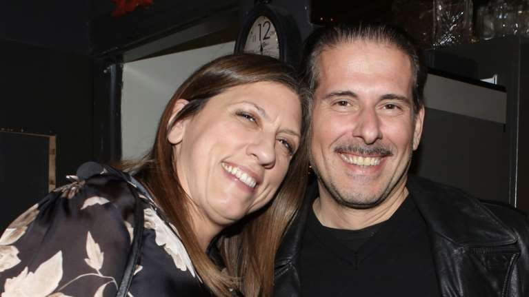 Η Ζωή Κωνσταντοπούλου χειροκροτά όρθια την Ελεωνόρα Ζουγανέλη - Η βραδιά διασκέδασης μαζί με με τον Διαμαντή [βίντεο]