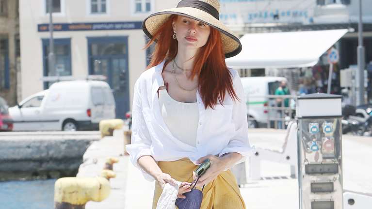 Η Έβελυν Καζαντζόγλου φόρεσε το ολόσωμο μαγιό που ταιριάζει σε κάθε σώμα