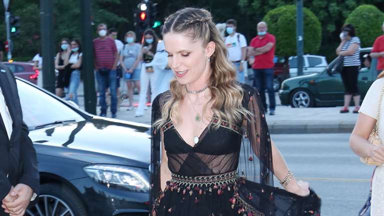 Ευγενία Νιάρχου: Το εντυπωσιακό look στο Καλλιμάρμαρο - To μάξι Dior φόρεμα και τα σανδάλια