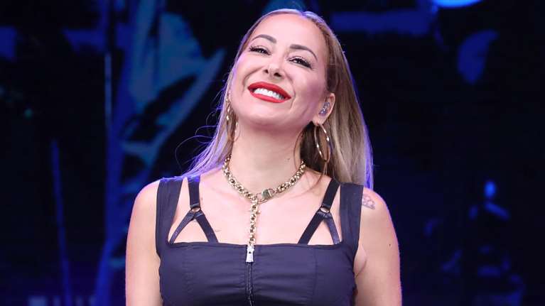 Μελίνα Ασλανίδου: Το τοπ κορσέ με τις τιράντες και η πληρωμένη απάντησή της στα σχόλια για τις αισθητικές επεμβάσεις