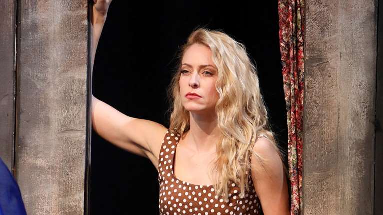 Σοφία Μανωλάκου: Η Δώρα των &quot;Παγιδευμένων&quot; είναι ζευγάρι με γνωστό ηθοποιό 14 χρόνια [εικόνες]