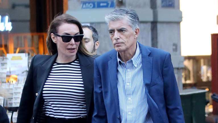 Τατιάνα Στεφανίδου: H yacht chic εμφάνιση στο σκάφος της με εμπριμέ καφτάνι και η αγκαλιά με τον Ευαγγελάτο