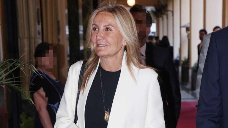 Η Μαρέβα Μητσοτάκη σε ένα σπάνιο οικογενειακό κλικ με τα τρία παιδιά της