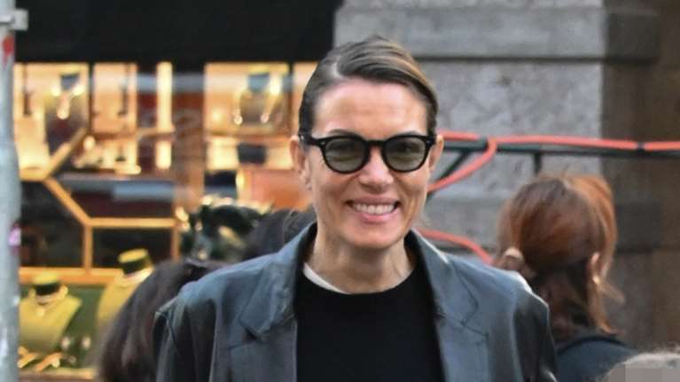 Η Βίκυ Καγιά με την κόρη της Μπιάνκα στη Βουκουρεστίου- Το στιλ είναι οικογενειακή υπόθεση