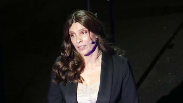 Σάλος από την ατάκα της Τσαπανίδου: "Το σύστημα υγείας δεν μπορεί να μας φροντίσει... γι' αυτό μένουμε μέσα"