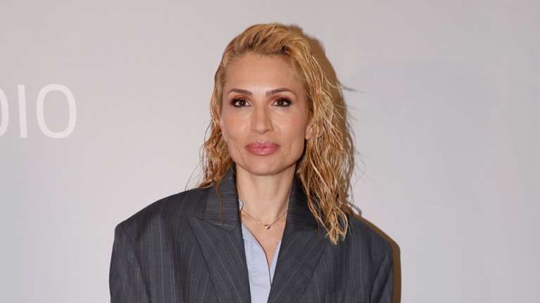 Μαρία Ηλιάκη: Στο Παρίσι με μαρινιέρα και oversized blazer - Ο ορισμός της κομψής Γαλλίδας