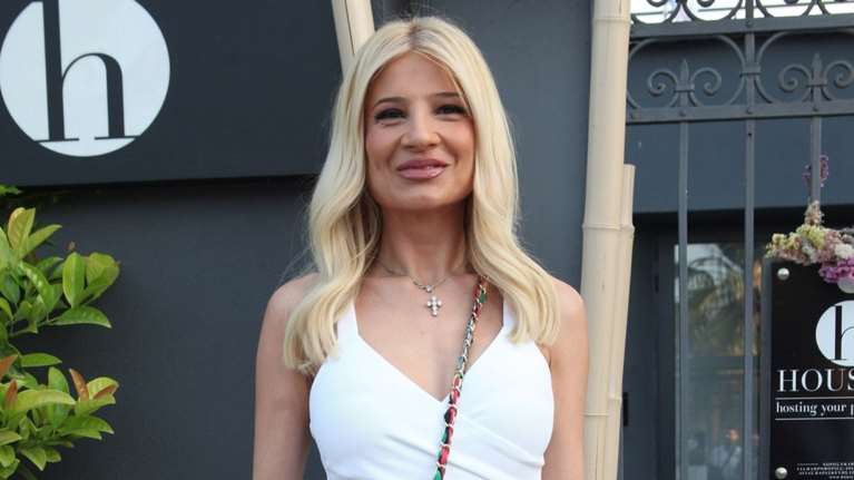 Φαίη Σκορδά - Γιάννης Λιάγκας: Η σπάνια έξοδος της παρουσιάστριας με τον μεγάλο γιο της