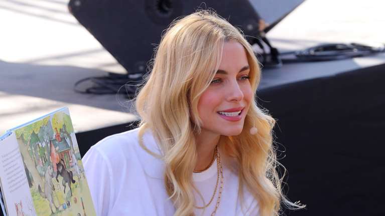 Η Δούκισσα Νομικού απολαμβάνει το πρωινό της στην τραπεζαρία του σπιτιού της: "Πόσο κίτρινο αντέχεις"