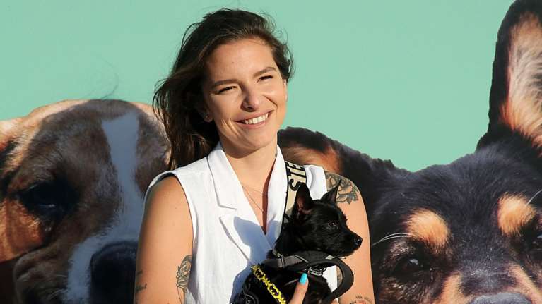 Εριέττα Κούρκουλου - Λάτση: Ροκ στην πρώτη δημόσια εμφάνιση με τον δύο μηνών γιο της