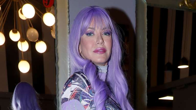 Τζόρτζια Σιακαβάρα: Η σπάνια εμφάνιση χωρίς περούκα και χωρίς μακιγιάζ - Έδειξε τα μακριά γκρίζα μαλλιά της