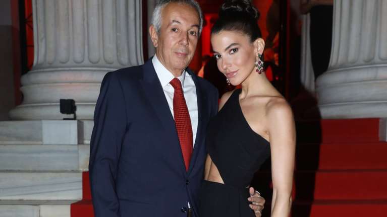 Δήμητρα και Γιάννης Κούστας: Βραδιά μπάρμπεκιου με τη Σοφία Καρβέλα