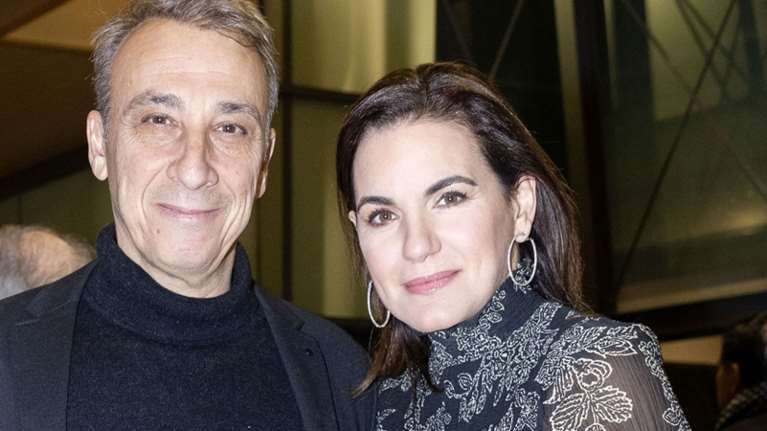 Όλγα Κεφαλογιάννη: Στο θέατρο με τζιν και σιθρού τοπ - Η casual chic εμφάνιση