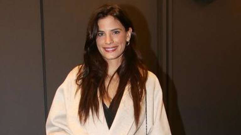 Χριστίνα Μπόμπα: Δημοσίευσε την πιο τρυφερή φωτογραφία των διδύμων - Κρατιούνται χέρι - χέρι