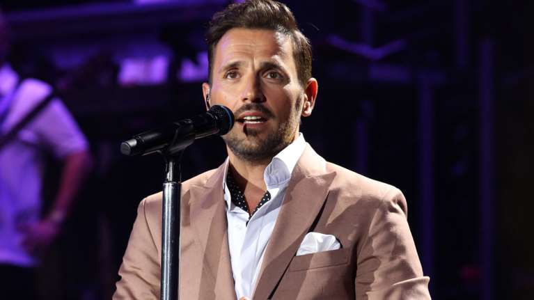 Καταγγελία για &quot;μαϊμού&quot; εμβολιασμούς στον Νίκο Βέρτη και την ορχήστρα του - &quot;Μας εξαπάτησε ένας γιατρός&quot; [Βίντεο]