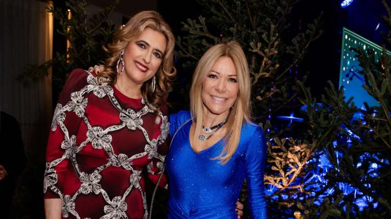 Glam εμφάνιση για τη Μαριάννα Λάτση: Με μπλε εντυπωσιακή δημιουργία