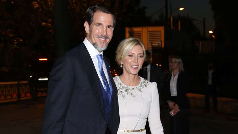 Μαρί Σαντάλ: Η σικάτη εμφάνιση με ονειρεμένο off white τοπ Chloe και τσάντα κόσμημα της Μαίρης Κατράντζου