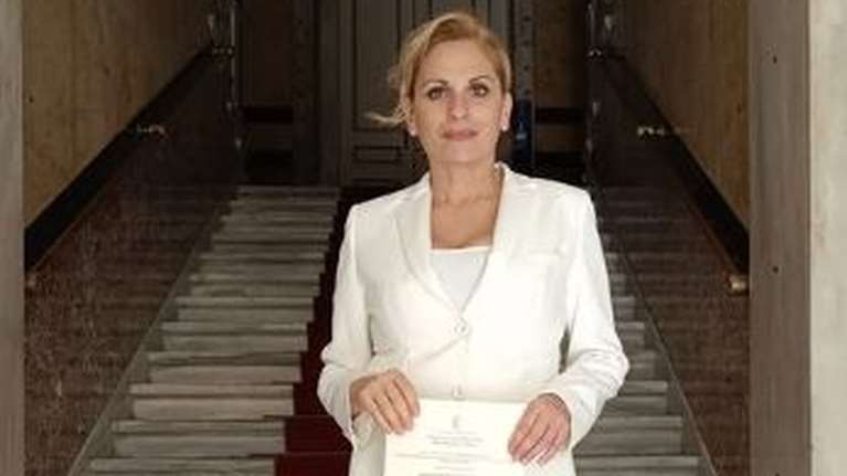 Η Θεοφανία Παπαθωμά πήρε το πτυχίο της στη Νομική: &quot;Πάντα να αριστεύεις, να ξεπερνάς τους άλλους&quot; [Εικόνες - Βίντεο]