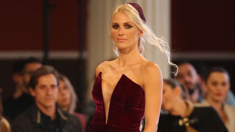 Βικτώρια Καρύδα: Έλαμψε στην Εβδομάδα Μόδας - Η τραγική ειρωνεία με τη νύχτα που δολοφονήθηκε ο Γιάννης Μακρής [Εικόνες]