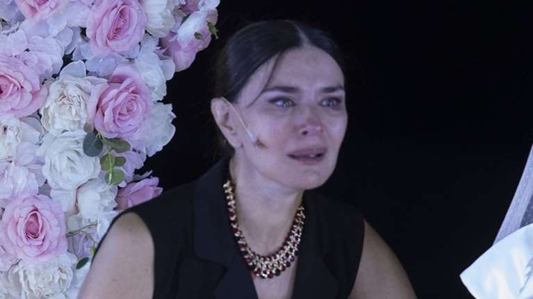 Μαρία Ναυπλιώτου: Στην Επίδαυρο με κρουαζέ jumpsuit τύπου σμόκιν και κόκκινες metallic γόβες