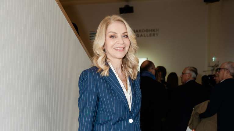 H Έλλη Στάη super chic στην Εθνική Πινακοθήκη