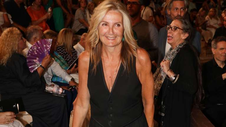 Μαρέβα Γκραμπόφσκι Μητσοτάκη: Με ανδρικό γιλέκο και κλος φούστα στο Ηρώδειο - Η total black εμφάνιση