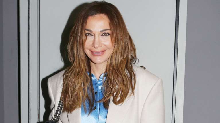 Δέσποινα Βανδή: Ο απροσδόκητος συνδυασμός με oversized ανδρικό blazer και σατέν