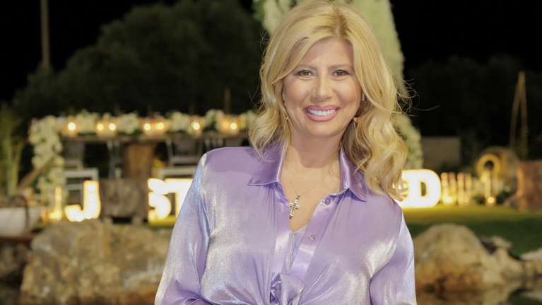 Ζήνα Κουτσελίνη: Εντυπωσιακή εμφάνιση σε γάμο στη Μονεμβασιά [Εικόνες]