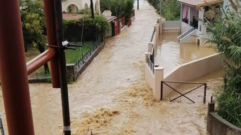 Κακοκαιρία "Μπάλλος": Σε κατάσταση έκτακτης ανάγκης η Κέρκυρα - Σαρωτικές πλημμύρες στο νησί [Εικόνες - Βίντεο]